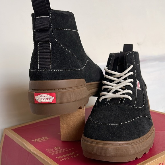 Vans WMNS Colfax Boot Mte-1
Gum/Black
VN000BCGW9Q
BOOTS Sneakers - Picture 10 of 16